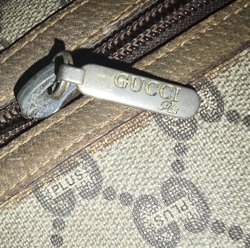 Vintage Gucci Plus Tan GG Crossbody Bag With Clean Interior - Picture 11 of 11